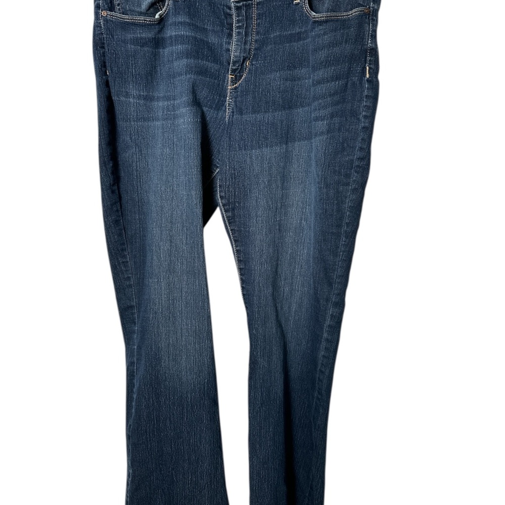☑️Levi's Women's Boot Cut Jeans in Classic Blue